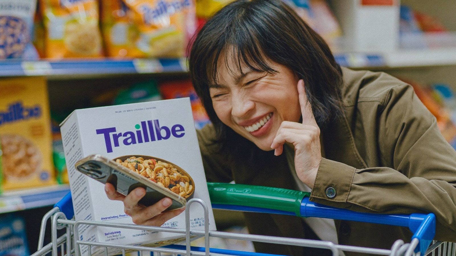 Shopper testing accurate food scanner app results in grocery aisle